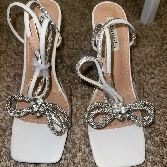 Brand new/never worn bridal heels, size 8.5 - never ended up wearing them! - Picture 5 of 9